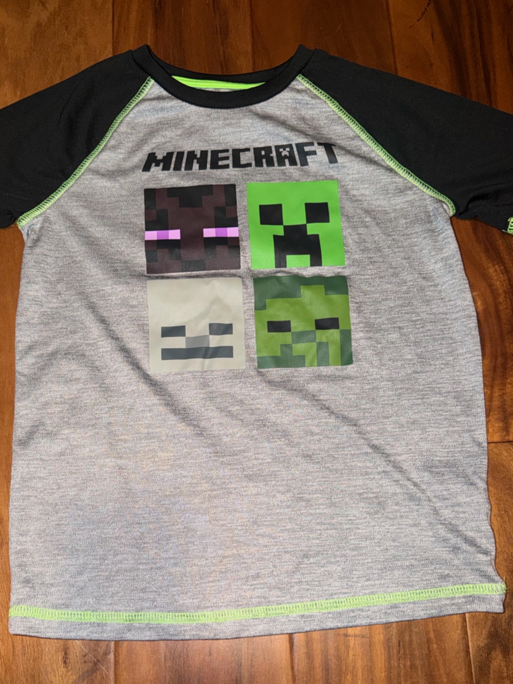 4 Boys Minecraft shirt bundle -size 6/7 - Picture 2 of 9